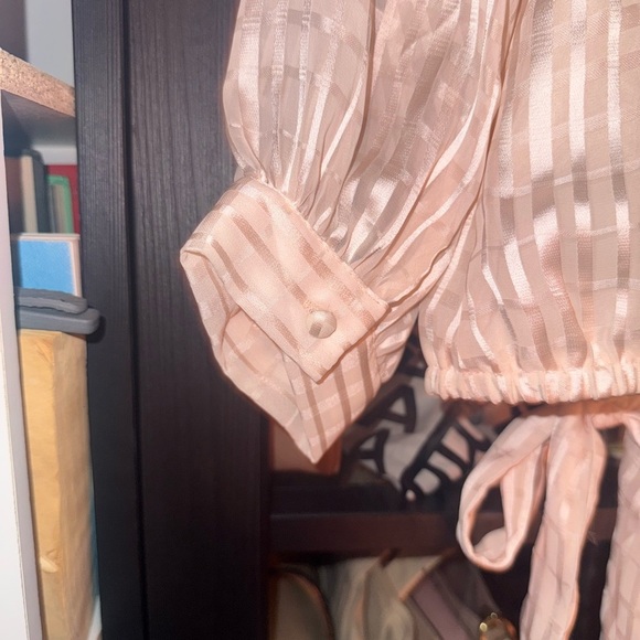 VINCE CAMUTO Satin Stripe Off The Shoulder Top - Picture 4 of 9